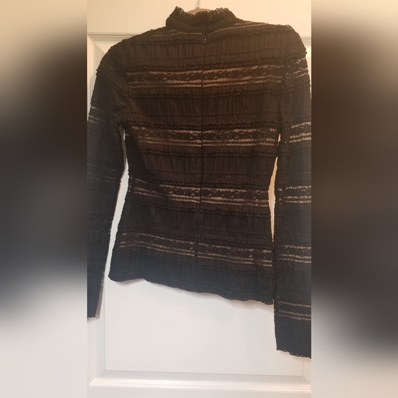 Cinq a Sept Lace Top with Front V Black sz M HOLIDAY PARTY READY ππππΎπ₯ - Picture 3 of 5